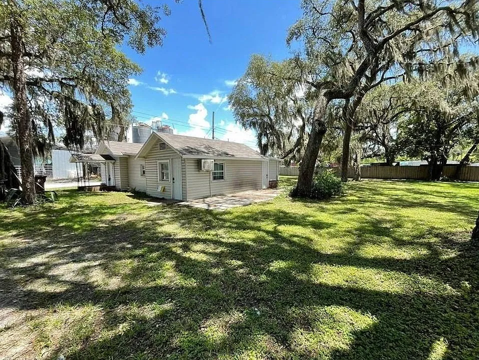 111 Palmetto Ln W