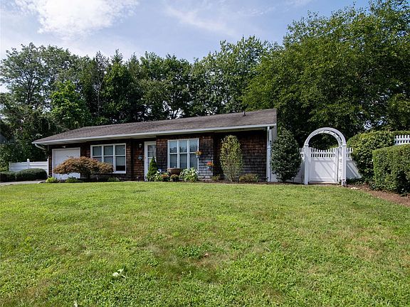 2nd image of 16 Curlin Ln
