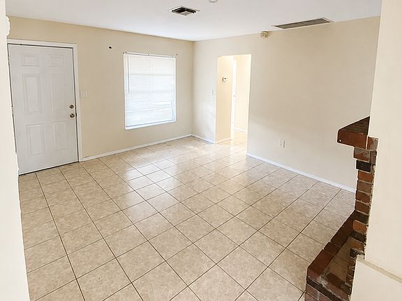 4th image of 2985 Saint Charles St