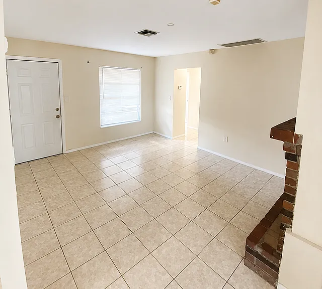 2985 Saint Charles St — Photo 3