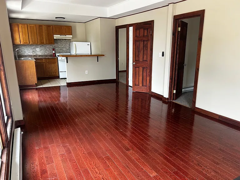 67 Groton Ave — Photo 6