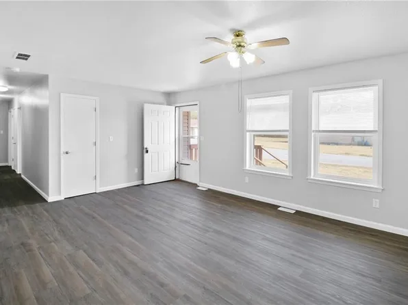 103 Steuben Ct, Erie, KS 66733