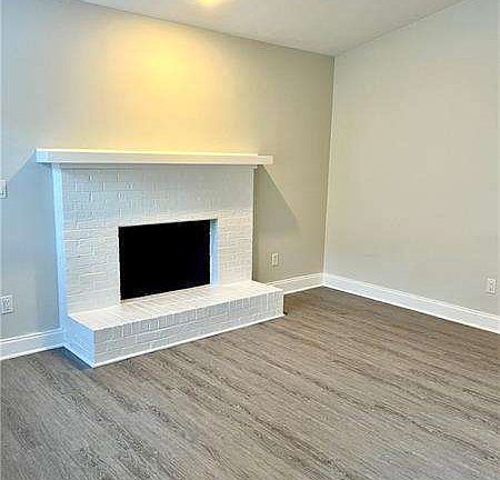 5th image of 555 Picketts Bend Ct