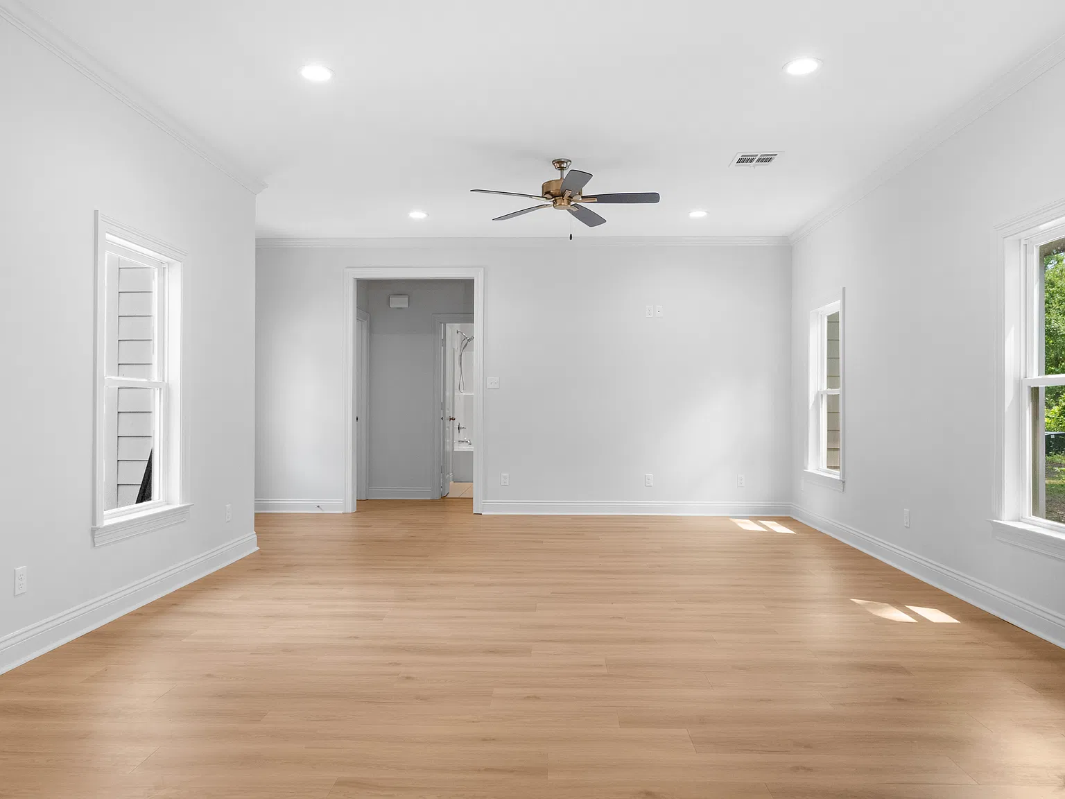 3 bed, 1572 sqft, $2,150 — Photo 2