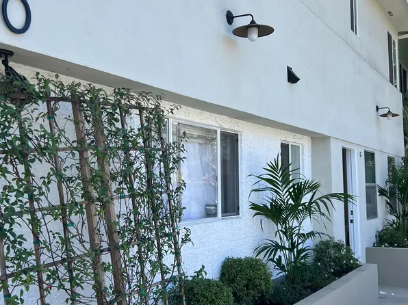 3020 E 3rd St, Long Beach, CA