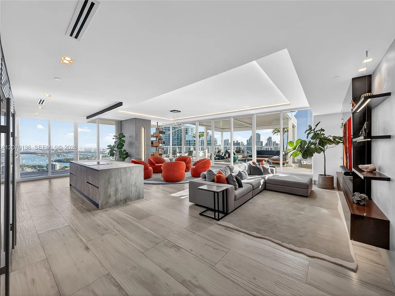 Paramount Bay Condo — Photo 3