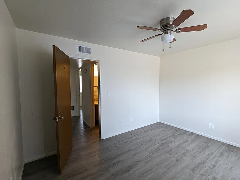 2059 N Winterhaven #101 — Photo 35