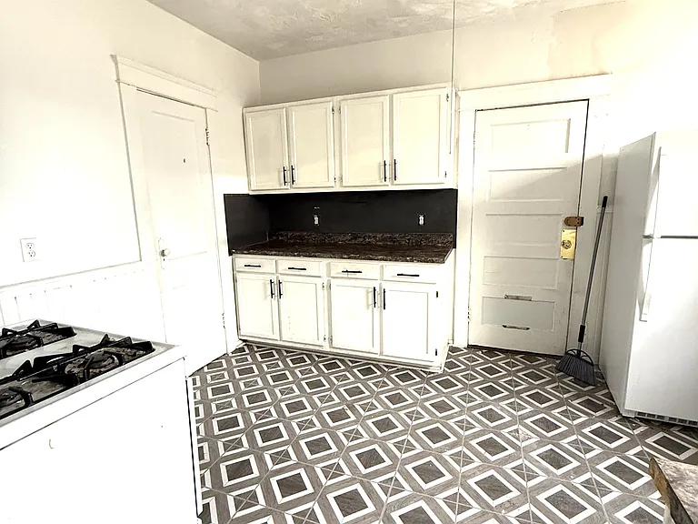 1248 W 10th St — Photo 11