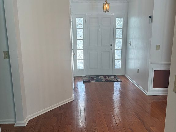 3rd image of 3076 Elizabeth Ln