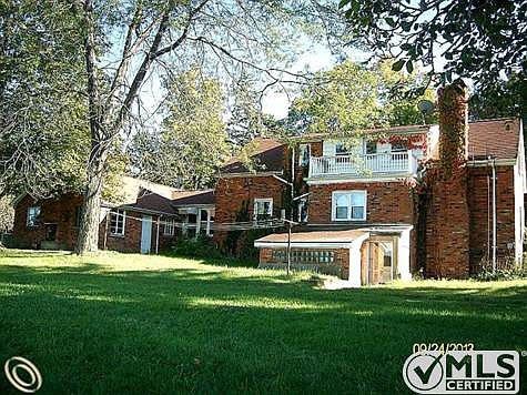 2881 BACK OF HOME.jpg