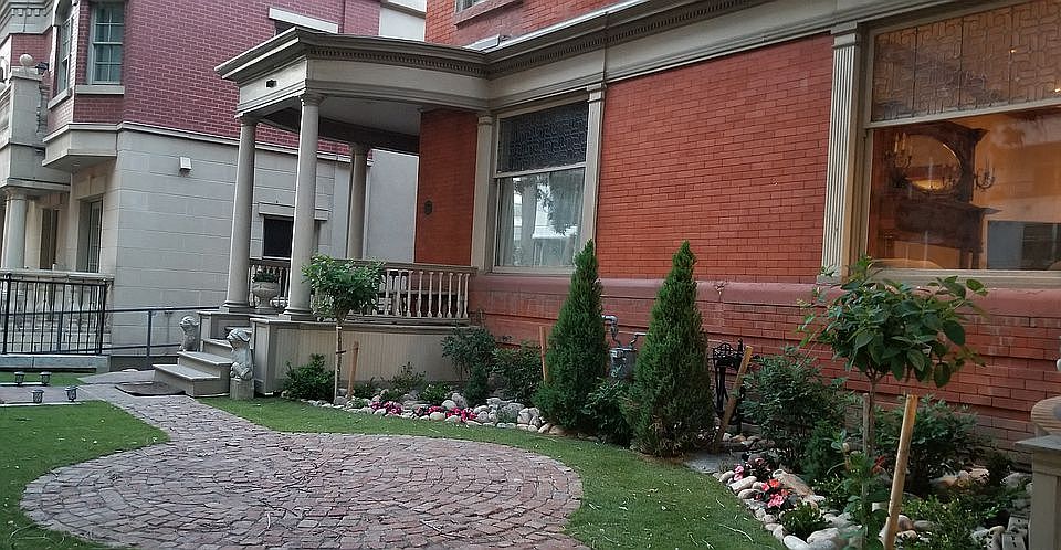 1st image of 1918 N Logan St