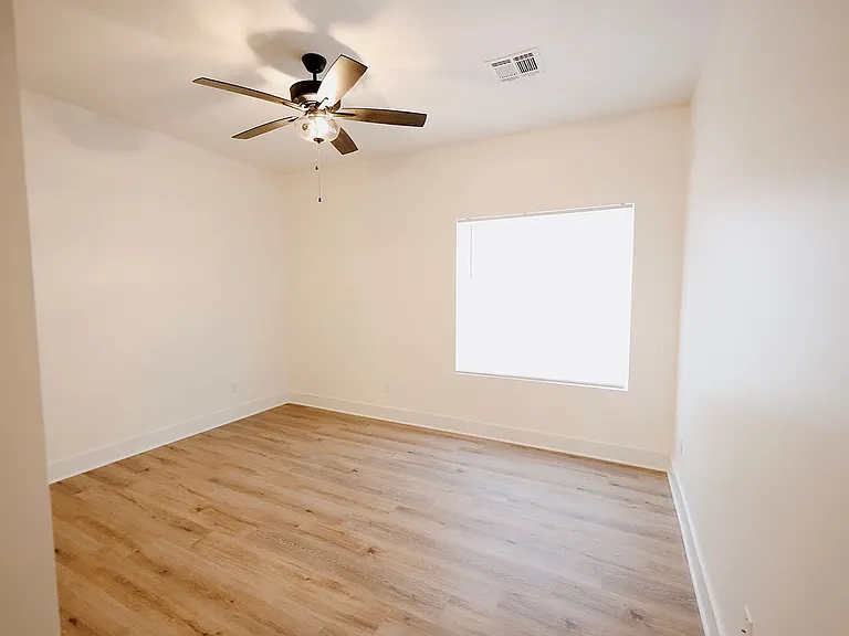 522 E Briarbrook Ln — Photo 19