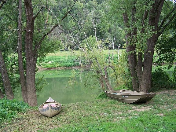 Kentucky River access  and frontage on property  