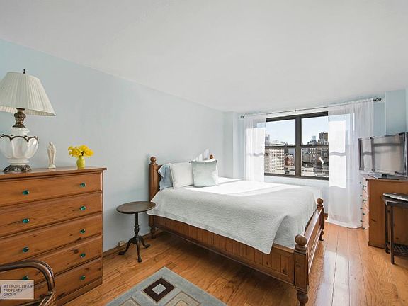 3rd image of 7 E 14th St APT 1510