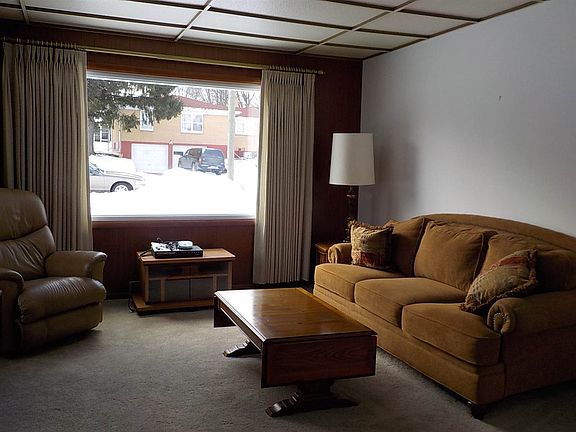 3rd image of 816 Erie Ave