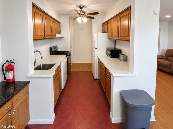 3rd image of 605 Grove St #E4