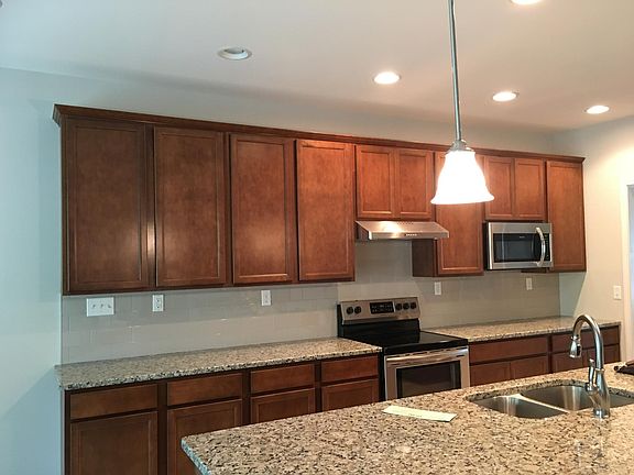 kitchen (upgraded cabinets and granite counter tops)