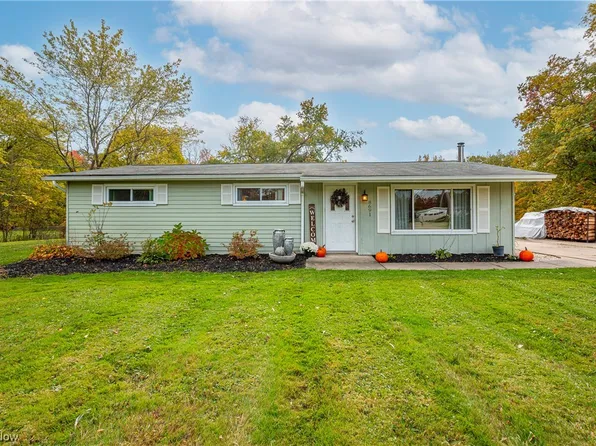 8691 N Spring Valley Park Dr, Chagrin Falls, OH 44023