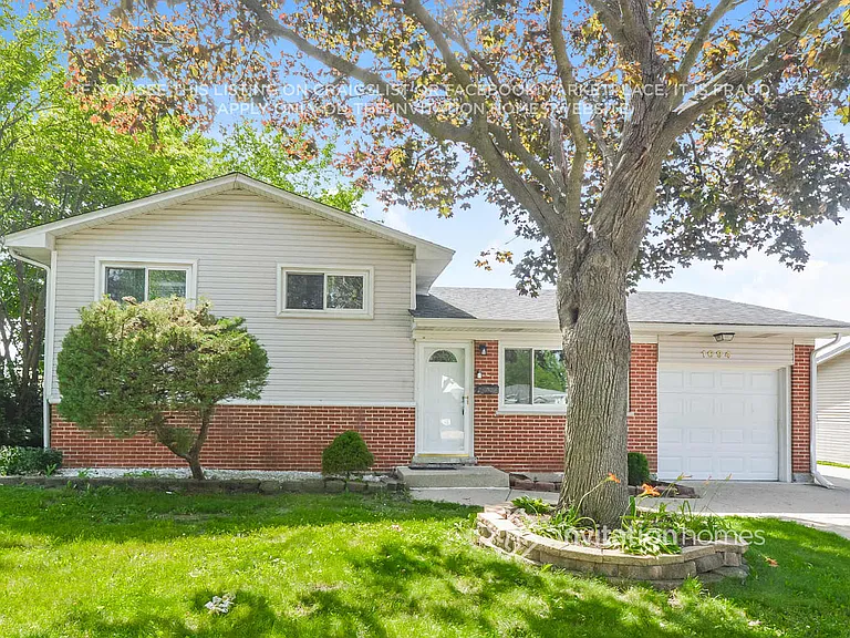 1694 Clifford St — Photo 6