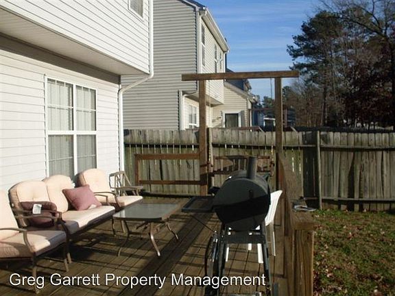 4th image of 804 Palace Ct