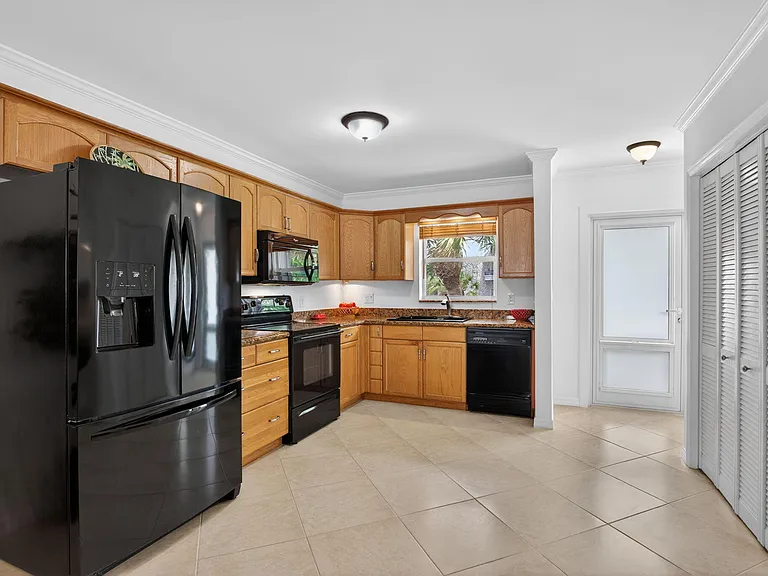 1166 Hillsboro Mile Bch #26 — Photo 19