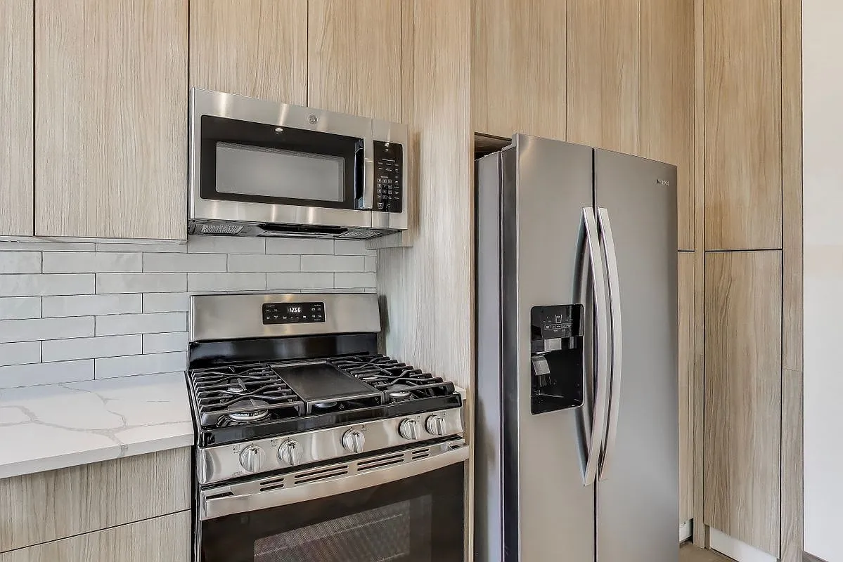 2023 N Drake Ave — Photo 4