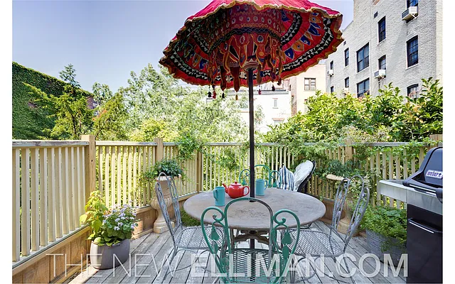 Sold by Douglas Elliman | media 18
