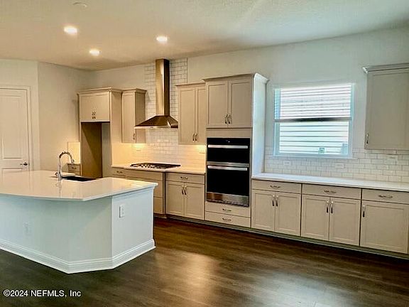 2nd image of 50 HOLLY LANDING Way #3