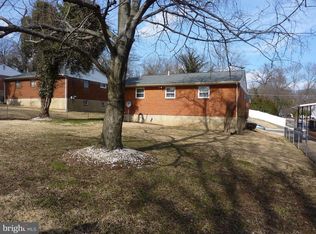 2427 Fairhill Dr, Suitland, MD 20746