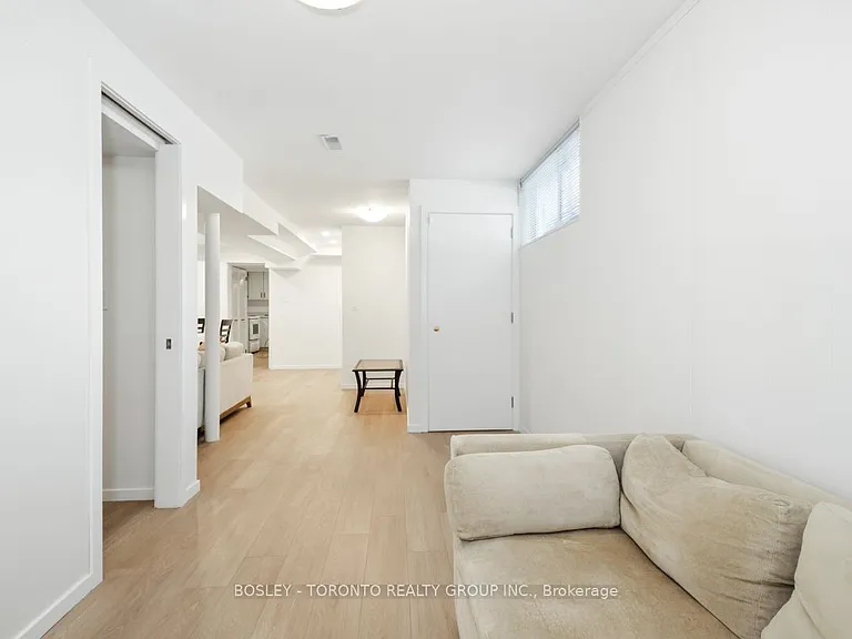 146 Earlscourt Ave #LOWER — Photo 23