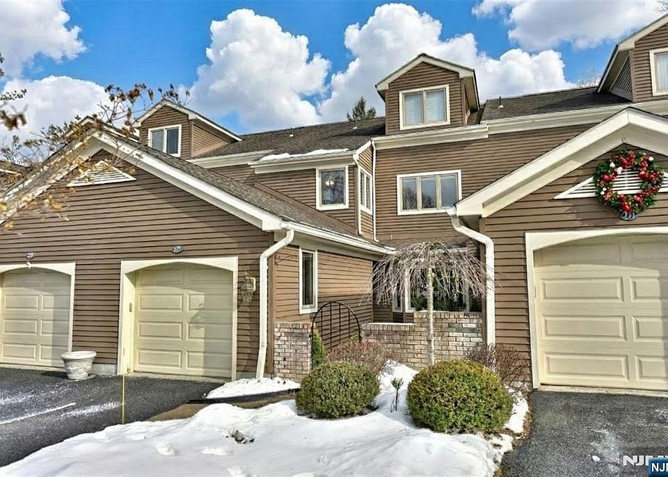 1st image of 272 Belmont Pl #272