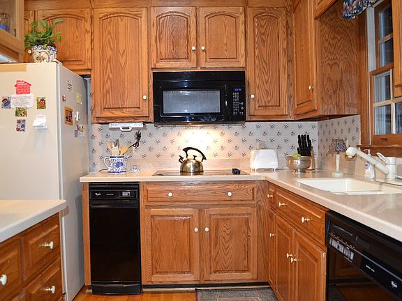 4th image of 365 Sycamore Cir