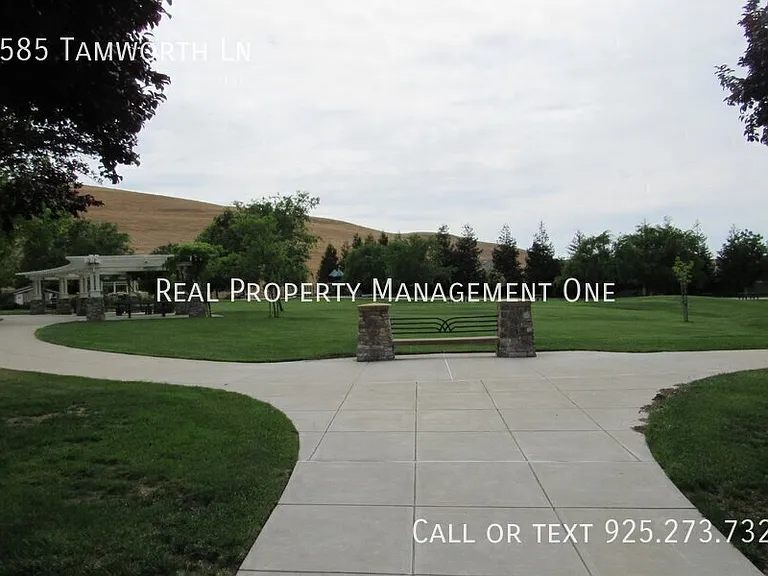 2585 Tamworth Ln — Photo 37