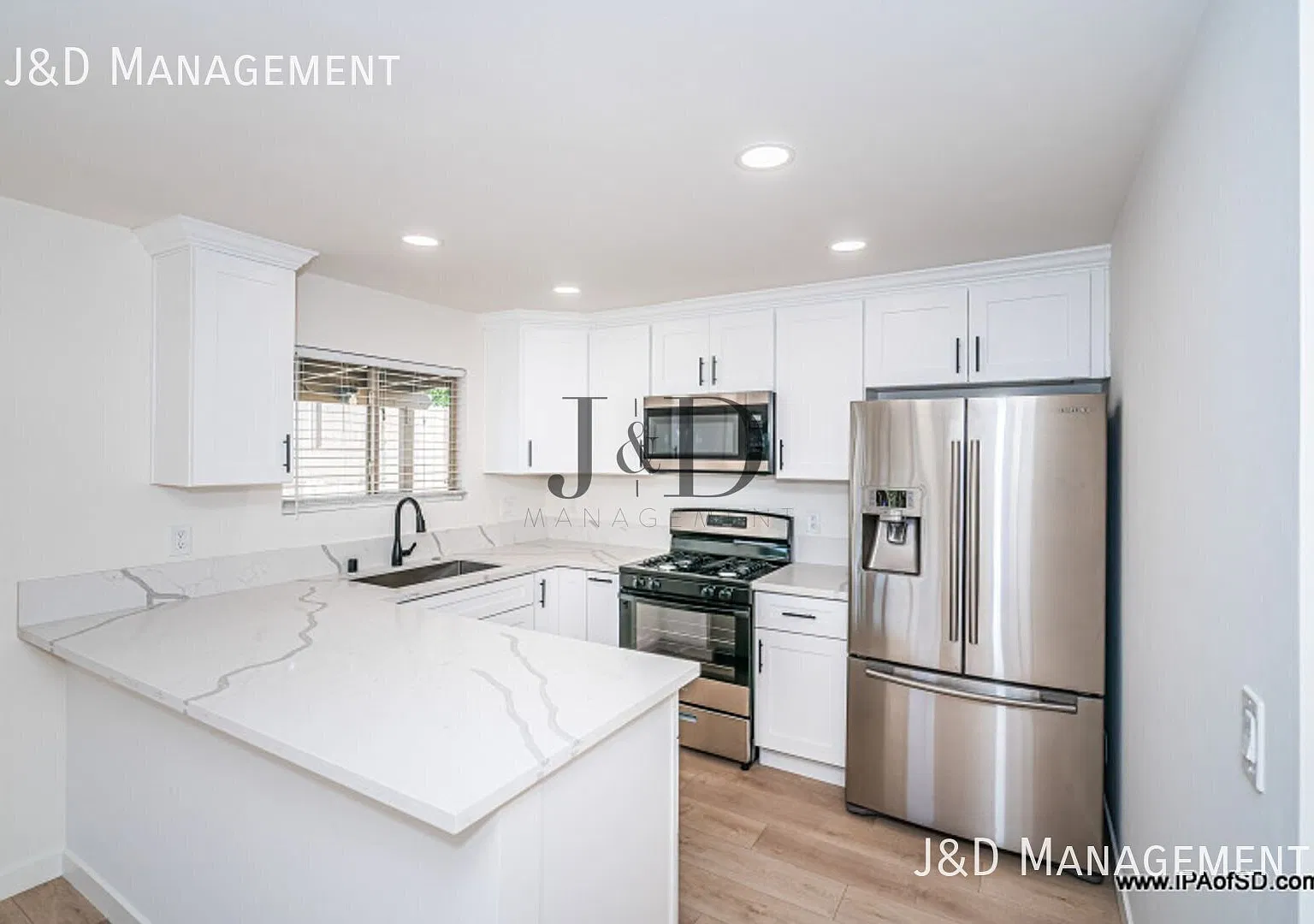 Bay View 2-Bedroom 2-Bath Midtown Townhome — Photo 2
