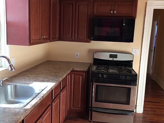 2nd image of 372 Bergen Ave