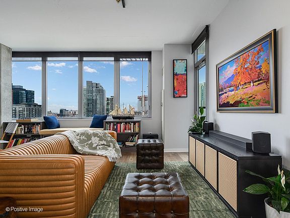 3rd image of 659 W Randolph St #1206
