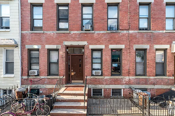 Rented by Rennit Inc. | media 17