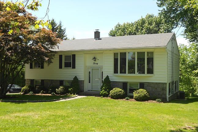 Welcome Home to 20 Pike Place Mahopac NY