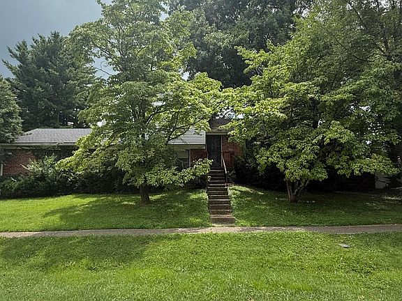 3rd image of 8135 Rochelle Rd