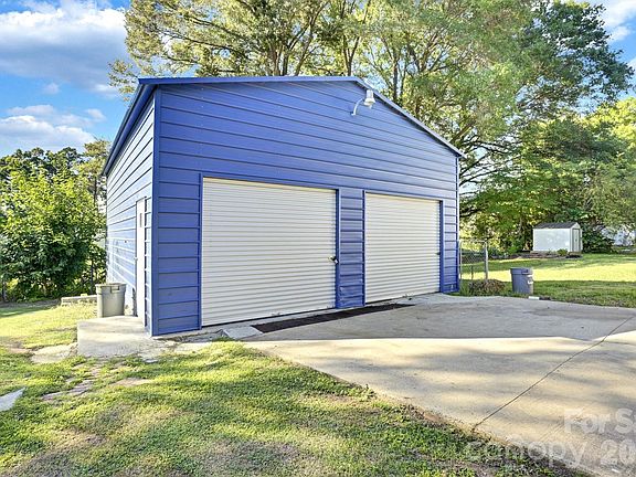 3rd image of 304 Misenheimer Dr NW