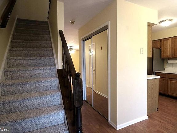 4th image of 42 Wyckwood Ct