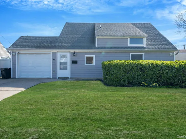 45 Cobalt Lane, Westbury, NY 11590