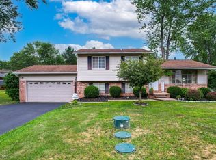 2585 Foxfire St NW, Uniontown, OH 44685