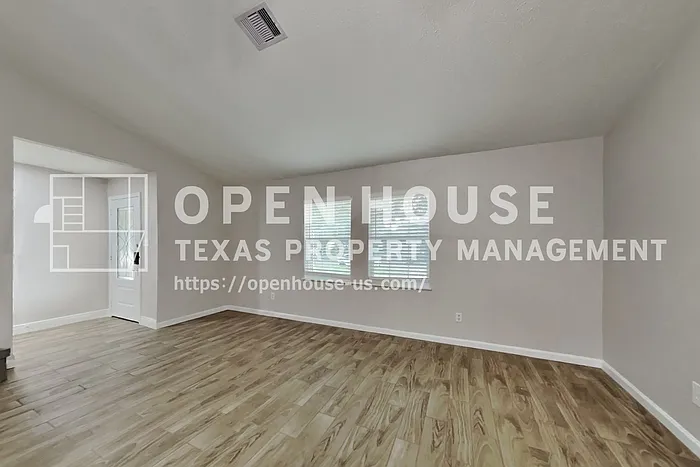3 bed, 2.0 bath, 1748 sqft, $1,900 — Photo 3
