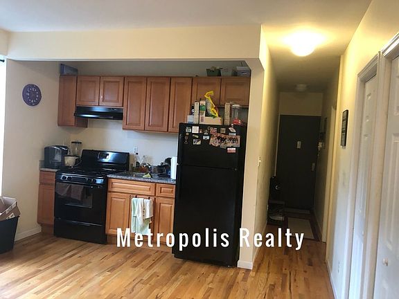 3rd image of 2815 24th Ave APT 14
