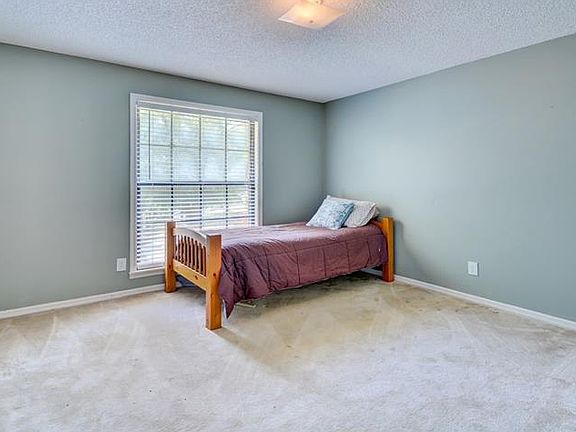 5th image of 222 Valhalla Dr