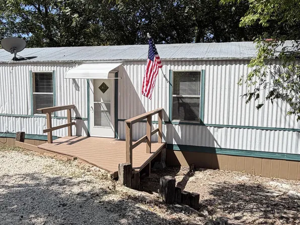 126 Woodcreek Dr S, Kerrville, TX 78028