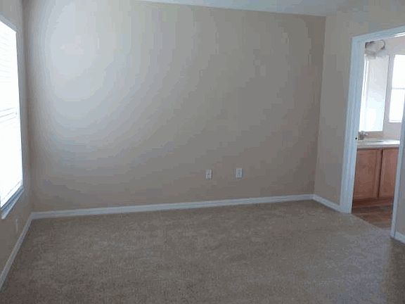 5th image of 7836 Carriage Pointe Dr
