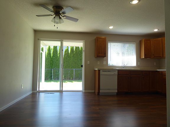 5th image of 1004 W B Ave