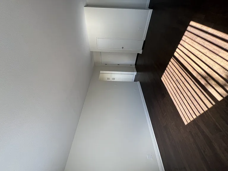 Chateau Emelita Apartments — Photo 21